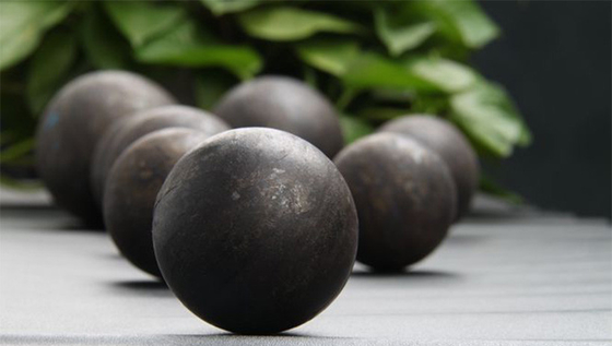 منفذ المصنع 20mm 100 مم طحن كرة تعدين للوسائط التعدين مزورة كرات فولاذية لطحن الطحن المعدني